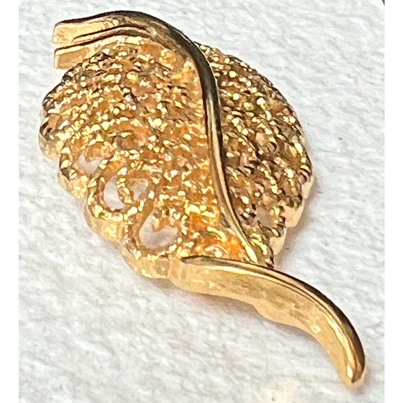 Monet Paisley Filigree Openwork Leaf and Branch Brooch Gold Tone - Picture 8 of 8